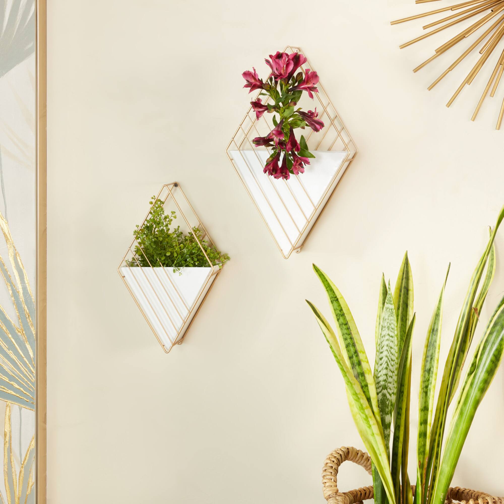 CosmoLiving by Cosmopolitan Set of 2 White Iron Contemporary Planter, 17" x 10" x 5"